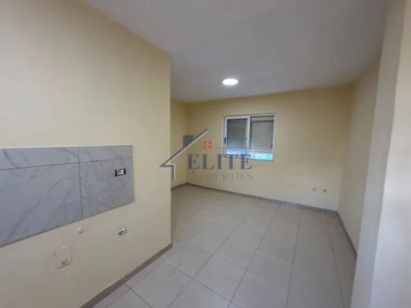 Tirane, jepet me qera zyre Kati 2, 151 m² 1.700 € (Rruga Fortuzi)