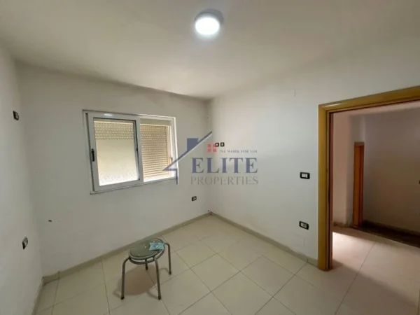 Tirane, jepet me qera zyre Kati 2, 151 m² 1.700 € (Rruga Fortuzi)