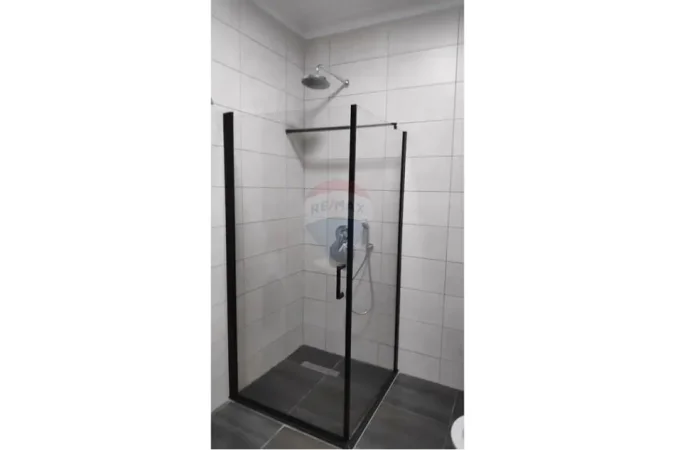 Tirane, jepet me qera apartament+verande | Penthouse 2+1 Kati 11, 90 m² 1.000 € (Pazari i Ri)