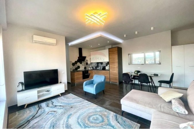 Tirane, jepet me qera apartament+verande | Penthouse 2+1 Kati 11, 90 m² 1.000 € (Pazari i Ri)