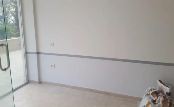Tirane, shitet dyqan , 73 m² 87.600 € (Yzberisht)