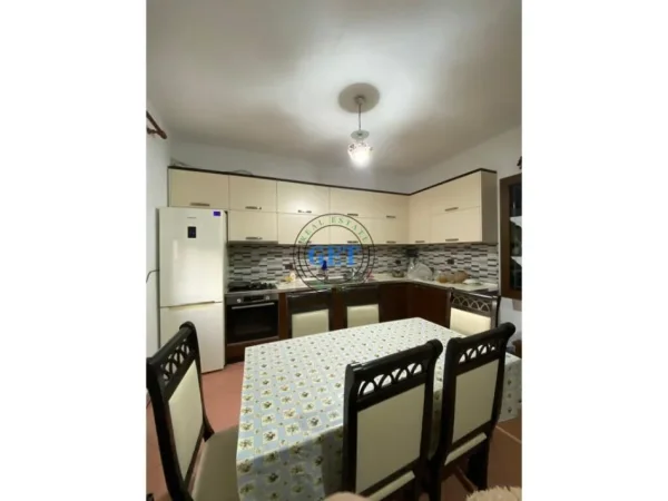 Durres, jepet me qera apartament 1+1 Kati 2, 80 m² 300 € (Pas Galaktikut, Durres)
