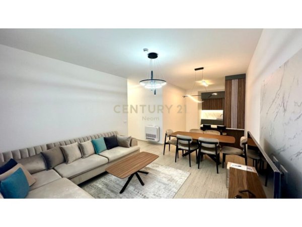 Tirane, jepet me qera apartament+verande | Penthouse 2+1+Aneks+Ballkon Kati 0, 160 m² 1.650 € (Forest Residence, Neom102988)