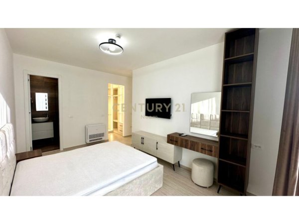 Tirane, jepet me qera apartament+verande | Penthouse 2+1+Aneks+Ballkon Kati 0, 160 m² 1.650 € (Forest Residence, Neom102988)