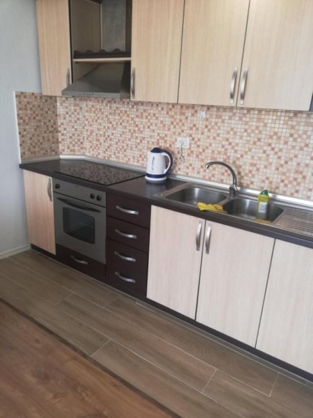 Durres, jepet me qera apartament 1+1 Kati 5, 55 m² 380 € (Shetitore Taulantia)