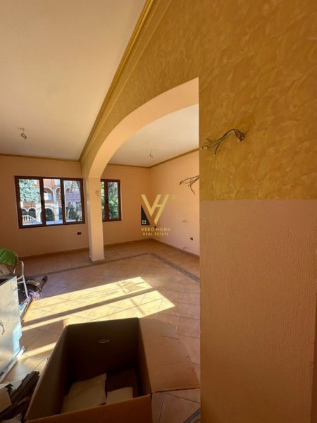 Tirane, jepet me qera ambjent biznesi Kati 1, 255 m² 2.500 € (DON BOSKO)