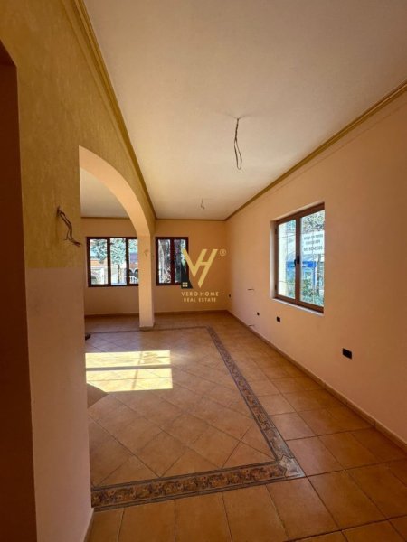 Tirane, jepet me qera ambjent biznesi Kati 1, 255 m² 2.500 € (DON BOSKO)