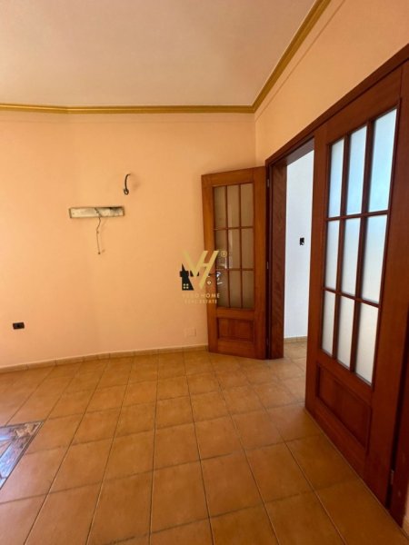 Tirane, jepet me qera ambjent biznesi Kati 1, 255 m² 2.500 € (DON BOSKO)