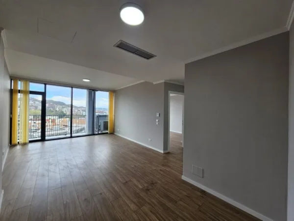 Tirane, jepet me qera zyre Kati 9, 68 m² 750 € (Lake View)