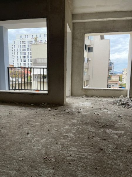 Tirane, shitet apartament 1+1+Ballkon Kati 3, 74 m² 103.600 € (Prane QSUT)