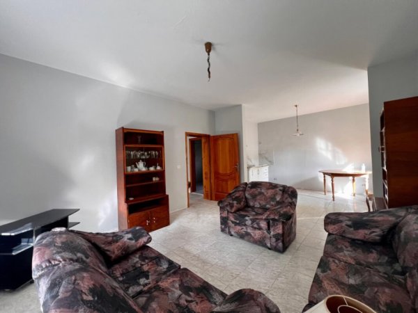 Tirane, jepet me qera Vile 3+1+Ballkon , 160 m² 800 € (Gjimnazi &quot;Partizani&quot;)
