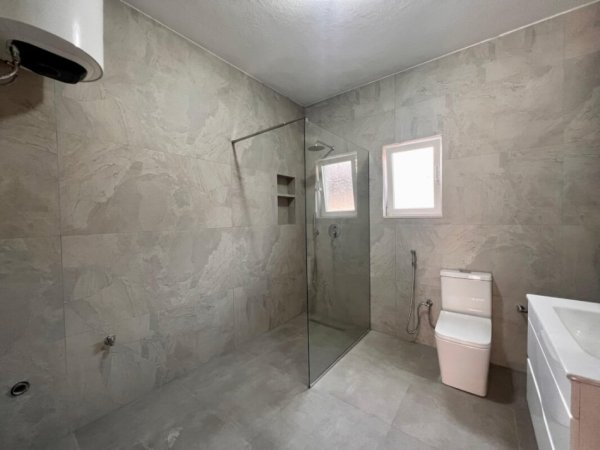 Tirane, jepet me qera Vile 3+1+Ballkon , 160 m² 800 € (Gjimnazi &quot;Partizani&quot;)