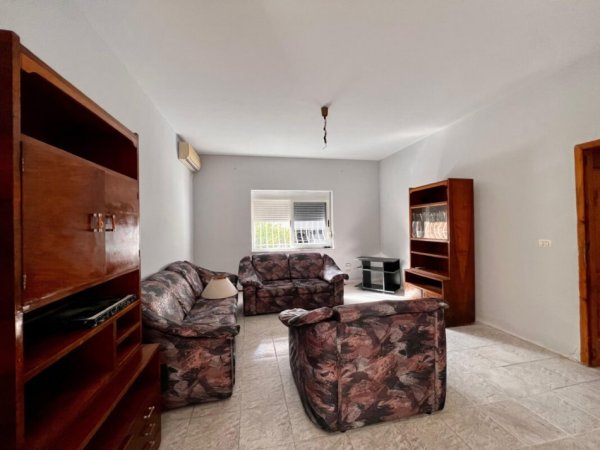 Tirane, jepet me qera Vile 3+1+Ballkon , 160 m² 800 € (Gjimnazi &quot;Partizani&quot;)