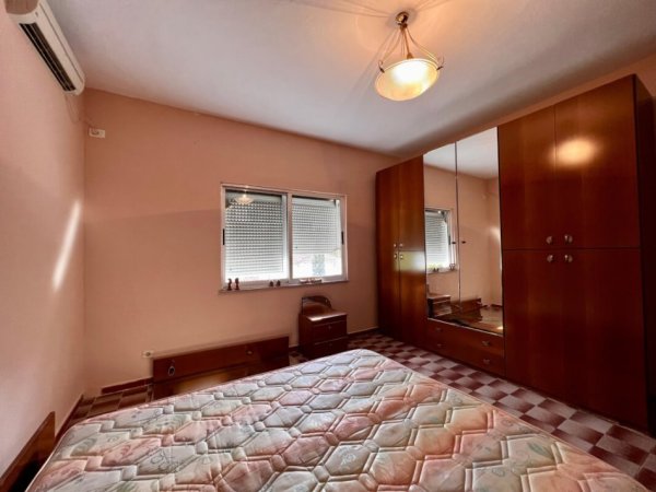 Tirane, jepet me qera Vile 3+1+Ballkon , 160 m² 800 € (Gjimnazi &quot;Partizani&quot;)
