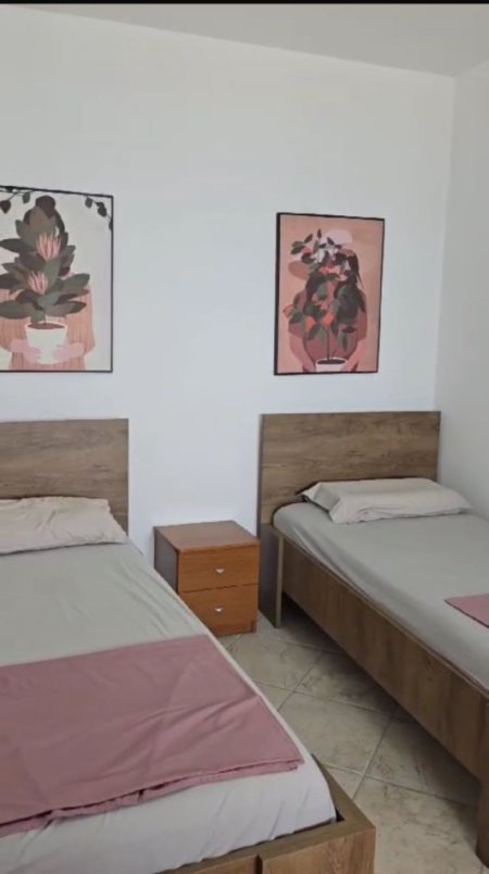 Durres, jepet me qera apartament Kati 5, 100 m² 650 € (Shkembi i Kavajes)