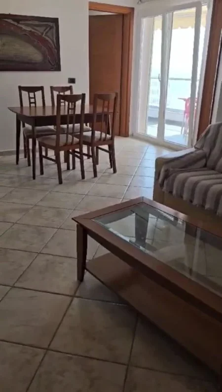Durres, jepet me qera apartament Kati 5, 100 m² 650 € (Shkembi i Kavajes)