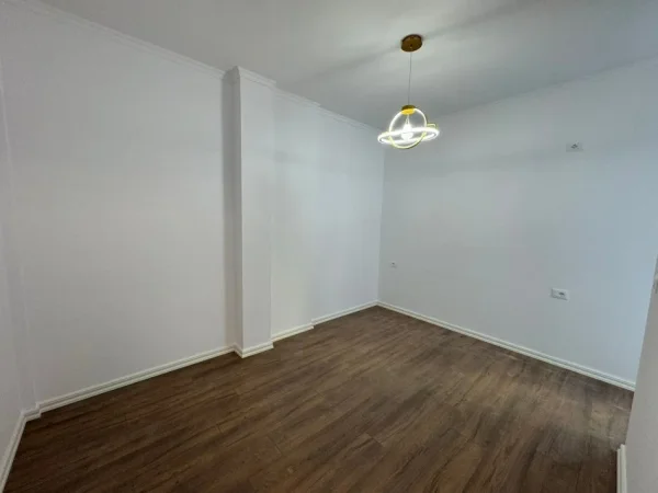 Tirane, shitet apartament 1+1+Ballkon Kati 3, 64 m² 119.000 € (Kopshti Botanik)