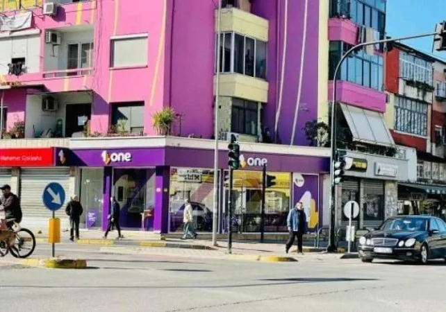 Tirane, jepet me qera ambjent biznesi Kati 0, 20 m² 300 € (21 Dhejtori)