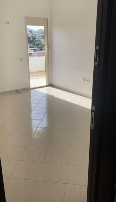 Durres, shitet apartament 2+1+Ballkon Kati 6, 100 m² 70.000 € (Rruga Aleksander Goga)