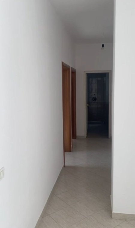 Durres, shitet apartament 2+1+Ballkon Kati 6, 100 m² 70.000 € (Rruga Aleksander Goga)