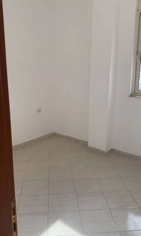 Durres, shitet apartament 2+1+Ballkon Kati 6, 100 m² 70.000 € (Rruga Aleksander Goga)