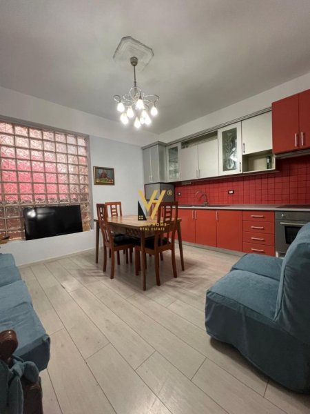 Tirane, jepet me qera apartament 2+1+Ballkon Kati 2, 120 m² 600 € (MYSLYM SHYRI)