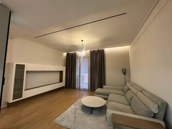 Tirane, Jepet apartament me qira 2+1+Ballkon Kati 4, 120 m² (Kompleksi Delijorgji)