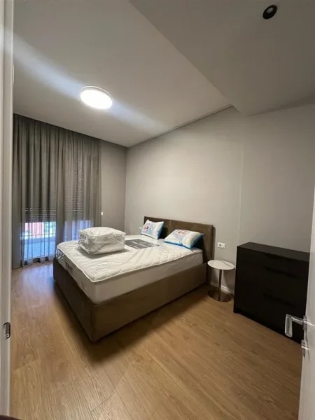 Tirane, Jepet apartament me qira 2+1+Ballkon Kati 4, 120 m² (Kompleksi Delijorgji)
