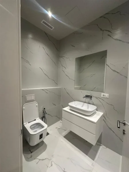 Tirane, Jepet apartament me qira 2+1+Ballkon Kati 4, 120 m² (Kompleksi Delijorgji)