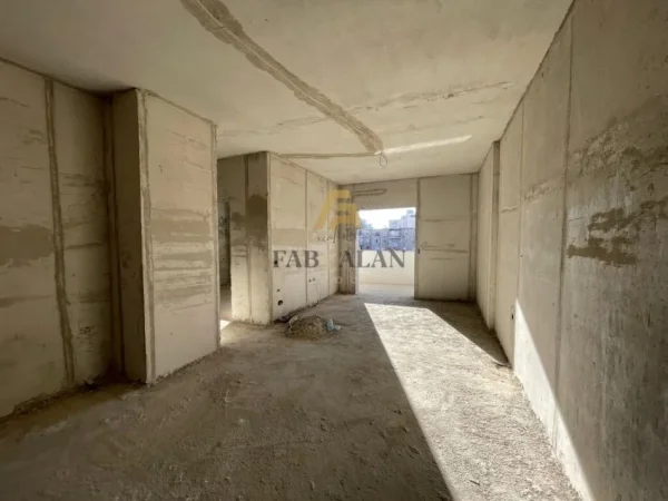 Tirane, shitet apartament 2+1+2 Kati 2, 125 m² 205.000 € (Shkolla e Kuqe)