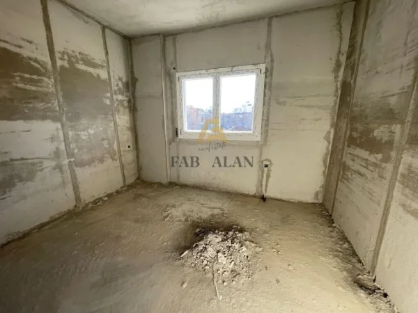 Tirane, shitet apartament 2+1+2 Kati 2, 125 m² 205.000 € (Shkolla e Kuqe)