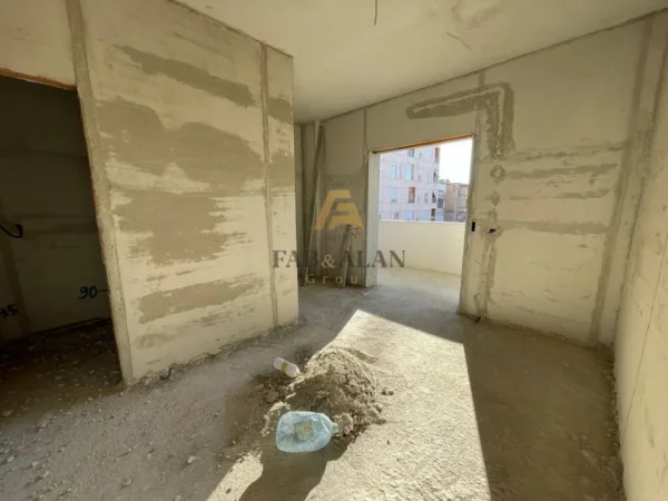 Tirane, shitet apartament 2+1+2 Kati 2, 125 m² 205.000 € (Shkolla e Kuqe)