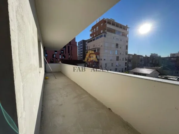 Tirane, shitet apartament 2+1+2 Kati 2, 125 m² 205.000 € (Shkolla e Kuqe)