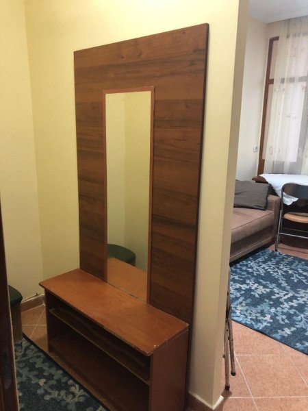 Tirane, jepet me qera apartament 1+1 Kati 1, 40 m² 300 € (e dibres)