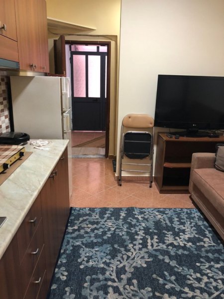 Tirane, jepet me qera apartament 1+1 Kati 1, 40 m² 300 € (e dibres)