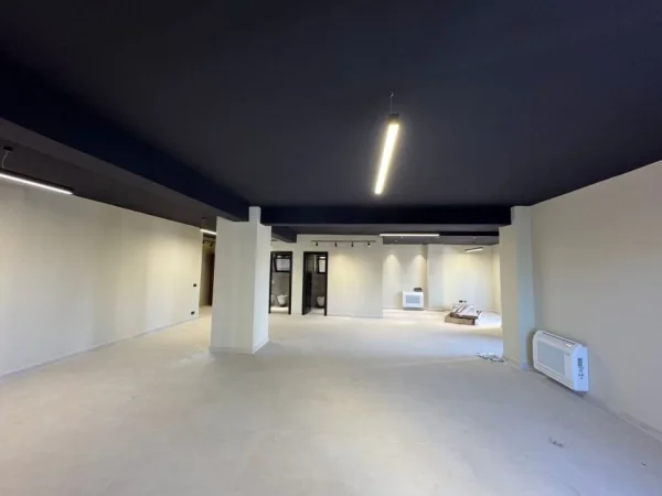 Tirane, jepet me qera zyre Kati 8, 145 m² 2.000 € (TORRE DRIN QENDER)