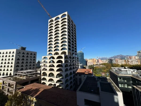 Tirane, jepet me qera zyre Kati 8, 145 m² 2.000 € (TORRE DRIN QENDER)