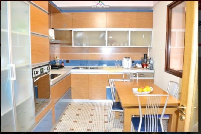 Tirane, jepet me qera apartament 3+1 Kati 5, 183 m² 1.300 € (Rruga e Elbasanit)