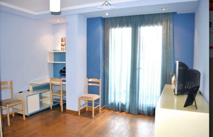 Tirane, jepet me qera apartament 3+1 Kati 5, 183 m² 1.300 € (Rruga e Elbasanit)