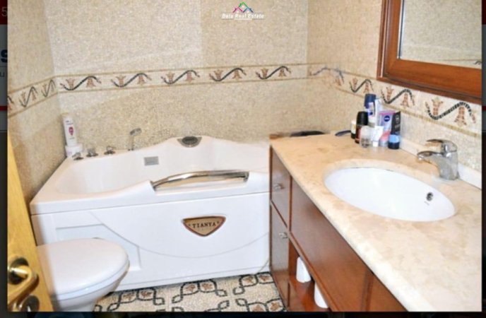 Tirane, jepet me qera apartament 3+1 Kati 5, 183 m² 1.300 € (Rruga e Elbasanit)