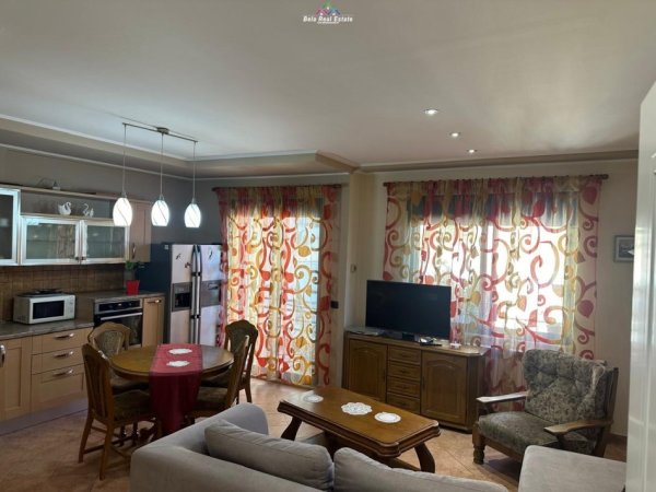 Tirane, jepet me qera apartament 2+1 Kati 7, 102 m² 800 € (qender)