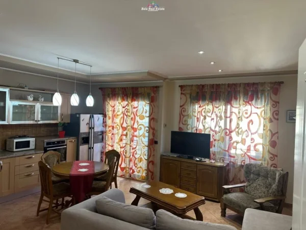 Tirane, jepet me qera apartament 2+1 Kati 7, 102 m² 800 € (qender)
