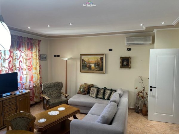 Tirane, jepet me qera apartament 2+1 Kati 7, 102 m² 800 € (qender)