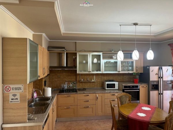 Tirane, jepet me qera apartament 2+1 Kati 7, 102 m² 800 € (qender)