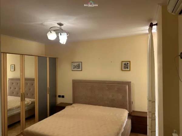 Tirane, jepet me qera apartament 2+1 Kati 7, 102 m² 800 € (qender)