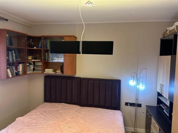 Tirane, jepet me qera apartament 2+1 Kati 7, 102 m² 800 € (qender)