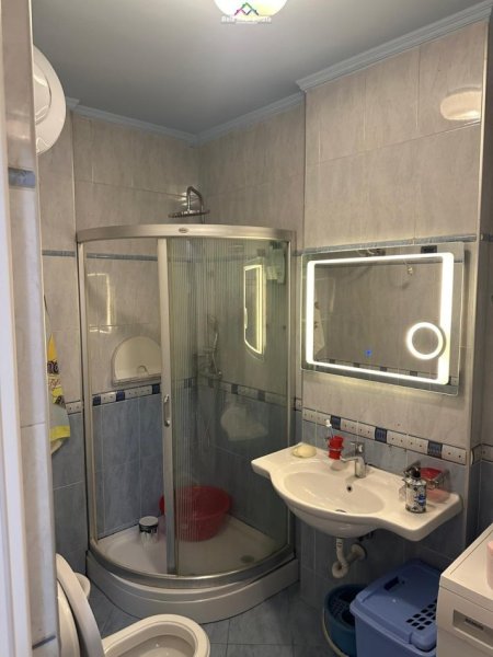 Tirane, jepet me qera apartament 2+1 Kati 7, 102 m² 800 € (qender)