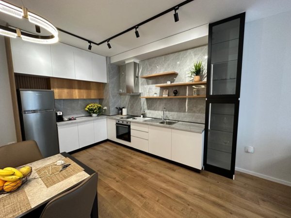Tirane, shitet apartament 1+1+Ballkon Kati 2, 71 m² 177.500 € (Pazari i Ri)