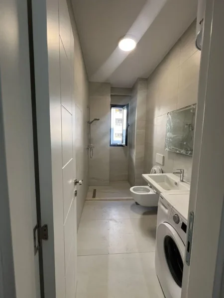 Tirane, jepet me qera apartament 2+1+Ballkon Kati 2, 124 m² 700 € (Xhanfize keko)
