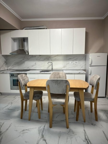 APARTAMENTE ME QERA - ZONA E SENATORIUMIT